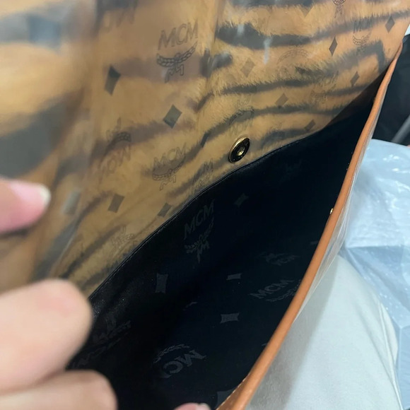 MCM Phenomenon Jumbo shoulder Bag - Picture 14 of 16